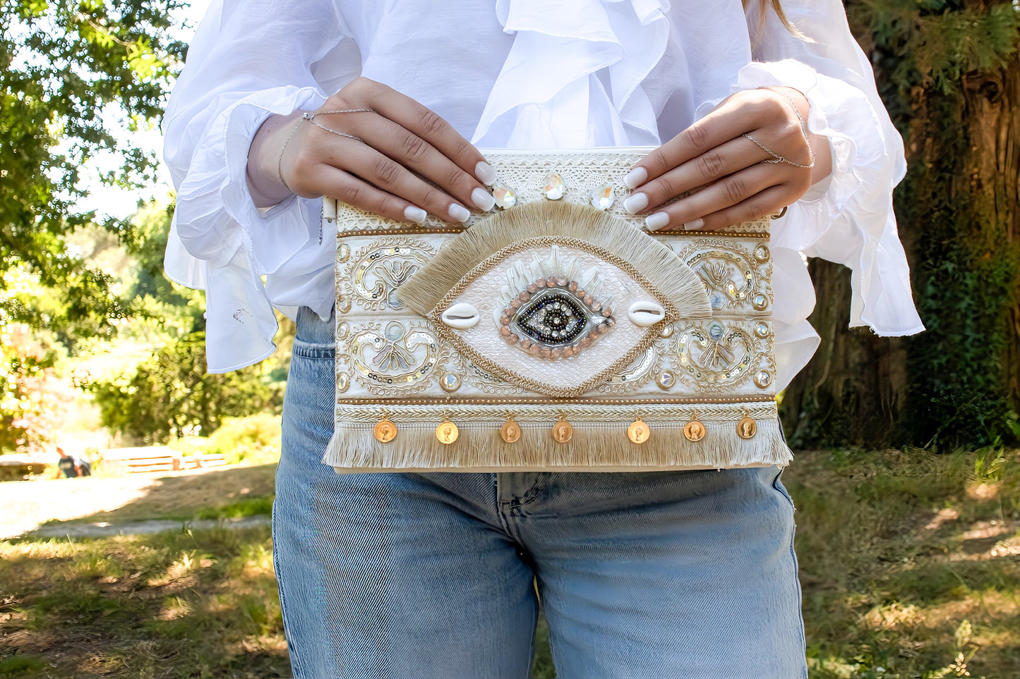 Pochette Bohème Chic Brodée Calypso – Perles, Franges & Détails Dorés