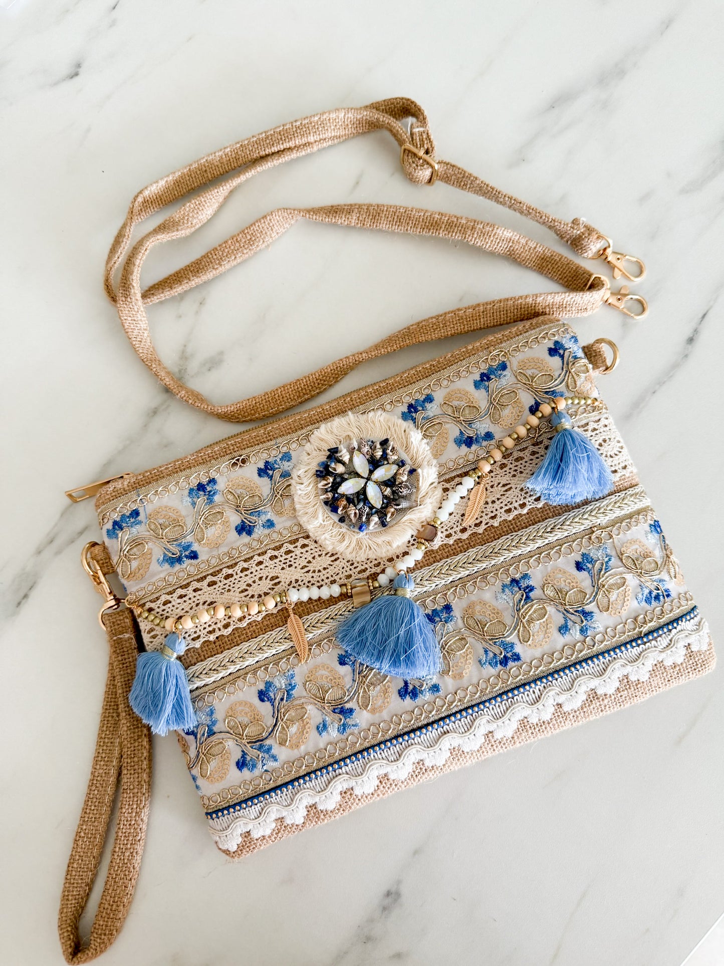 Pochette Bohème Chic Brodée Calypso – Perles, Franges & Détails Dorés