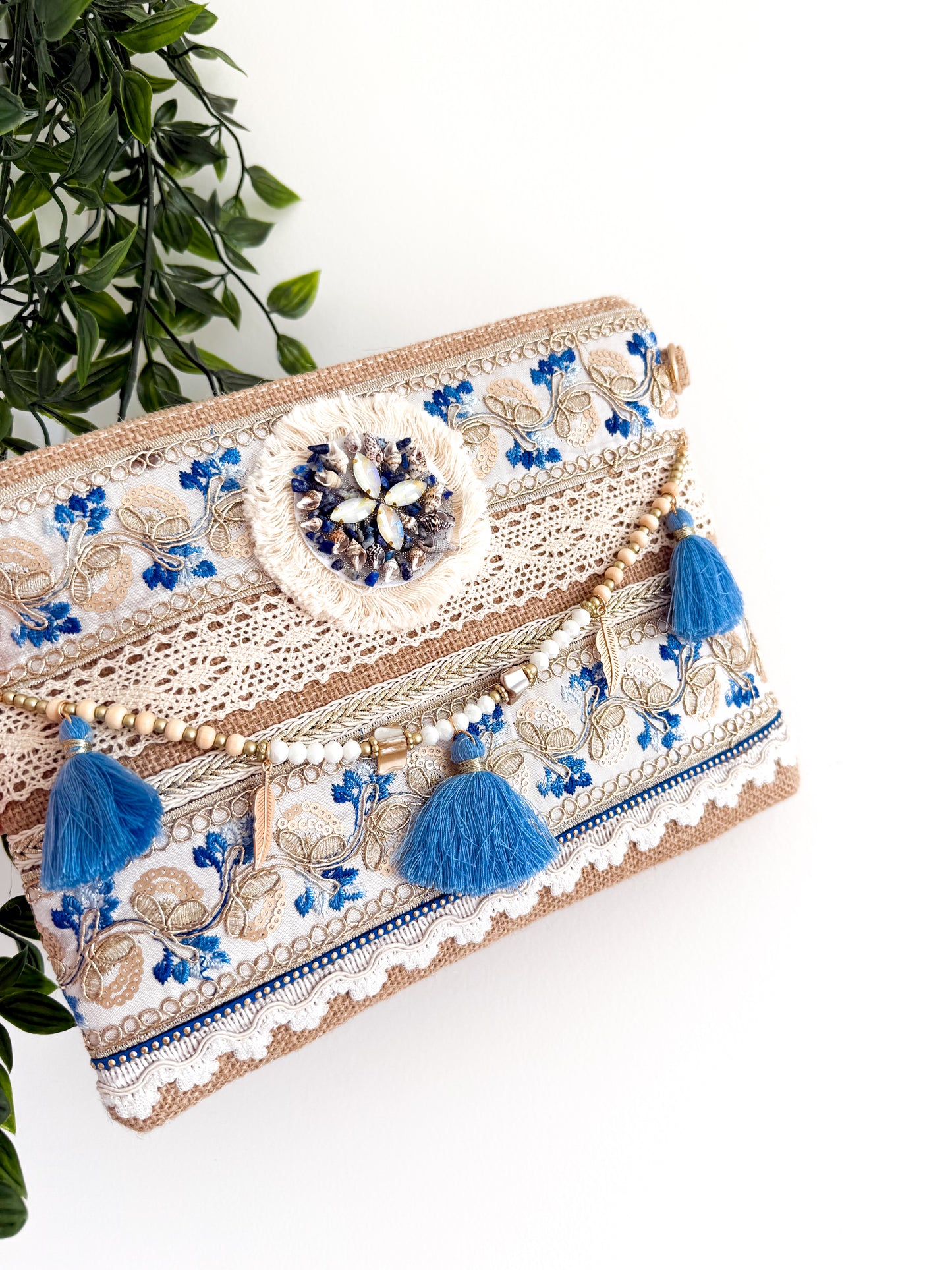 Pochette Bohème Chic Brodée Calypso – Perles, Franges & Détails Dorés