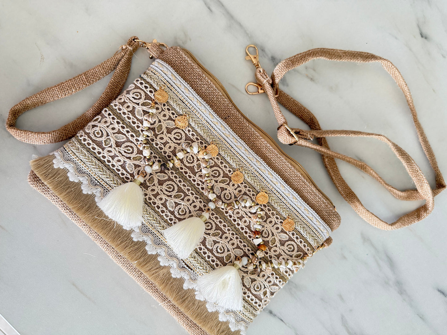 Pochette Bohème Chic Brodée Calypso – Perles, Franges & Détails Dorés
