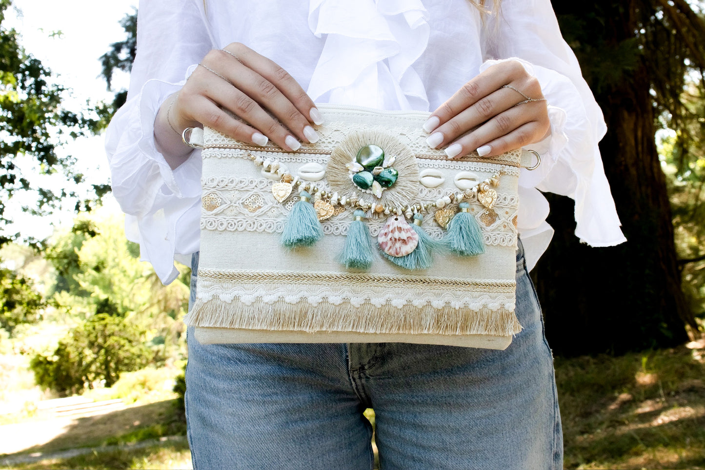 Pochette Bohème Chic Brodée Calypso – Perles, Franges & Détails Dorés
