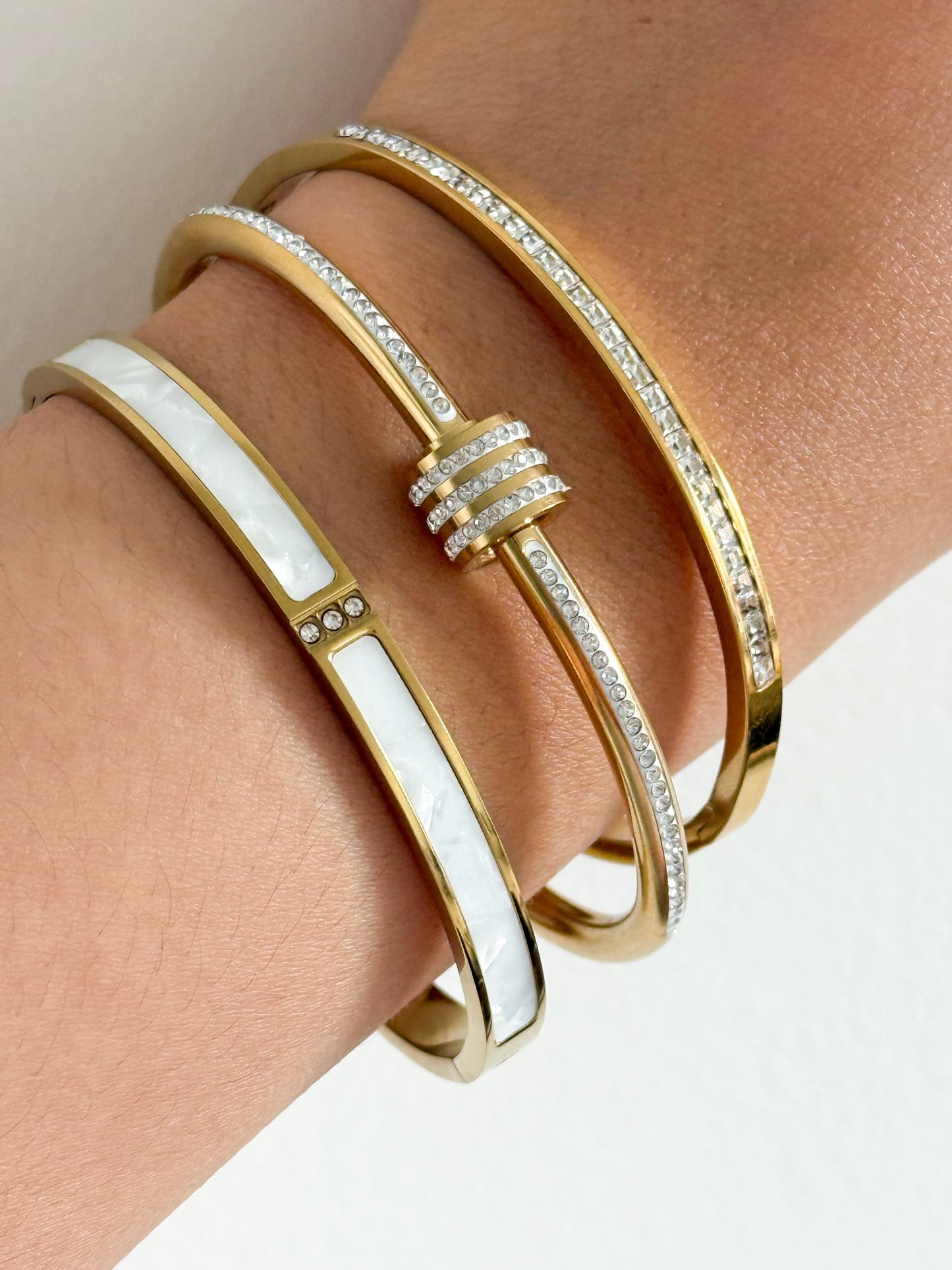 Bracelet jonc DUBAI - Doré avec Strass – Éclat Raffiné